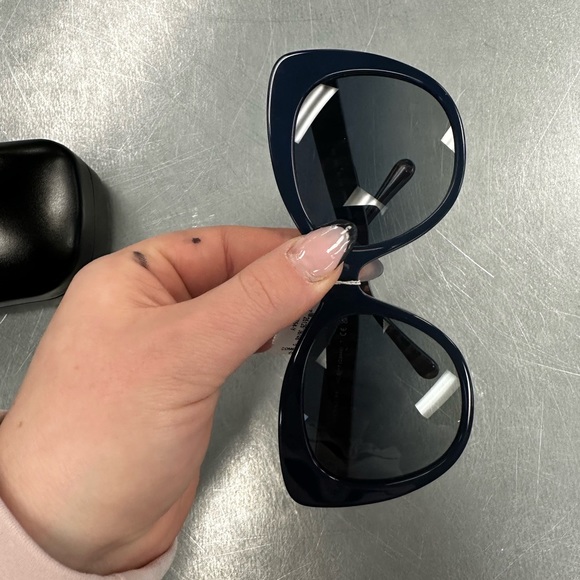 Coach sunglasses NWT - Picture 5 of 6